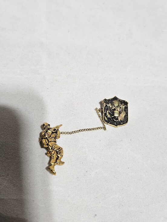 Jewelry - Vintage WWII US Army Infantry Sweetheart Pin Great Seal Shield & Soldier Chain